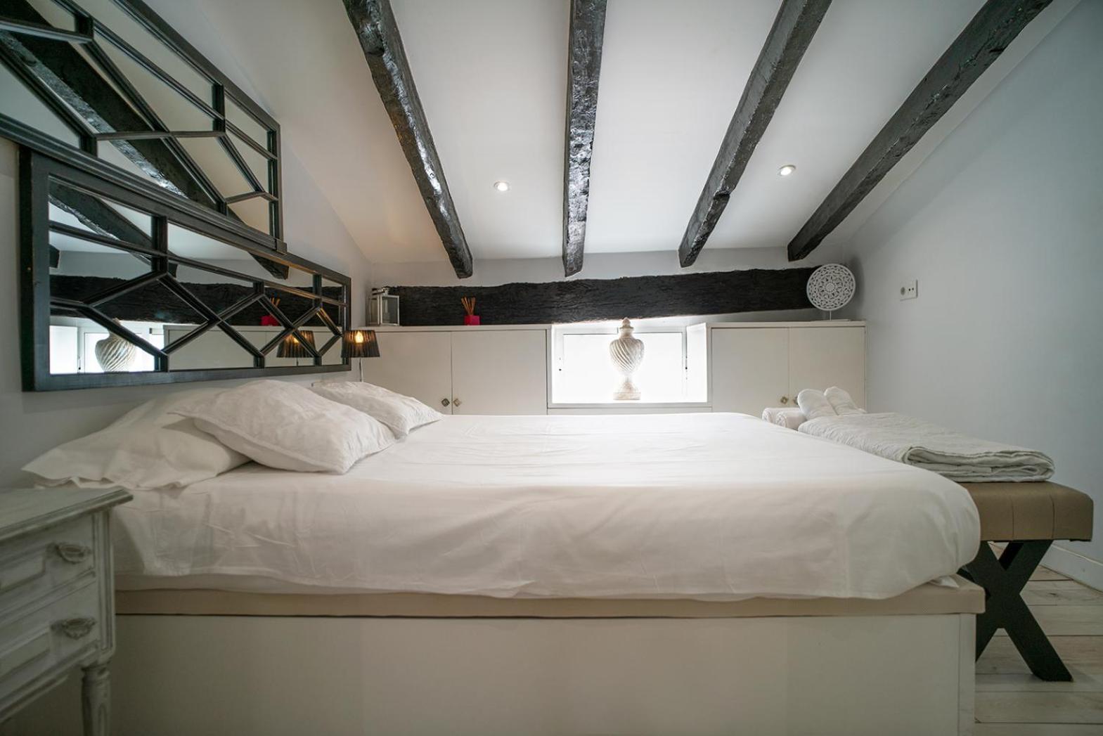 Atico Con Terraza Y Jacuzzi En El Centro Valência Quarto foto